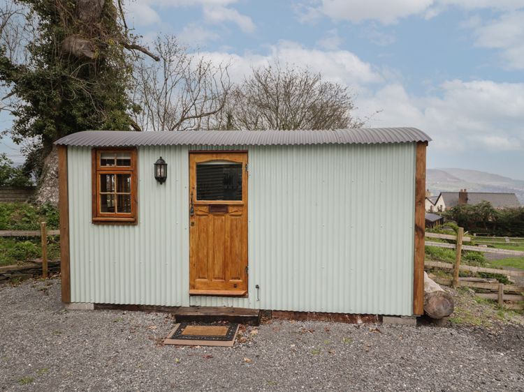 Rabbit Hill Hut, listing photograph 2