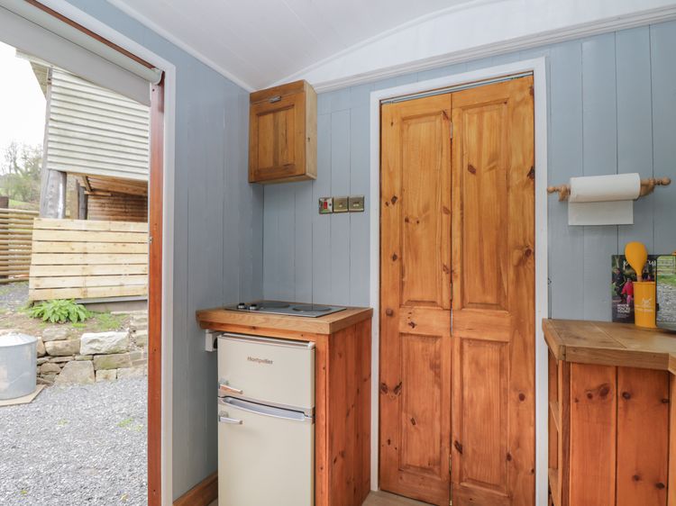Rabbit Hill Hut, listing photograph 3