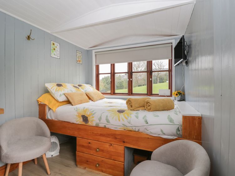 Rabbit Hill Hut, listing photograph 4