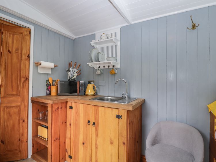 Rabbit Hill Hut, listing photograph 6