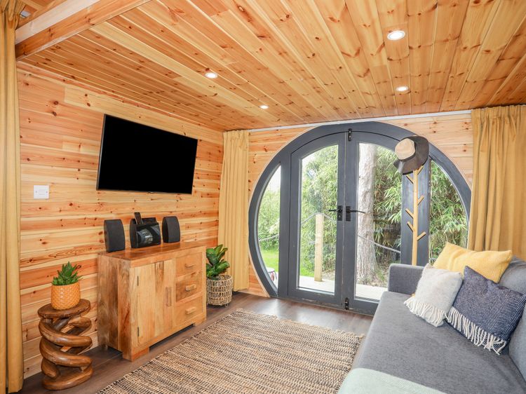 The Hideaway Pod, listing photograph 6