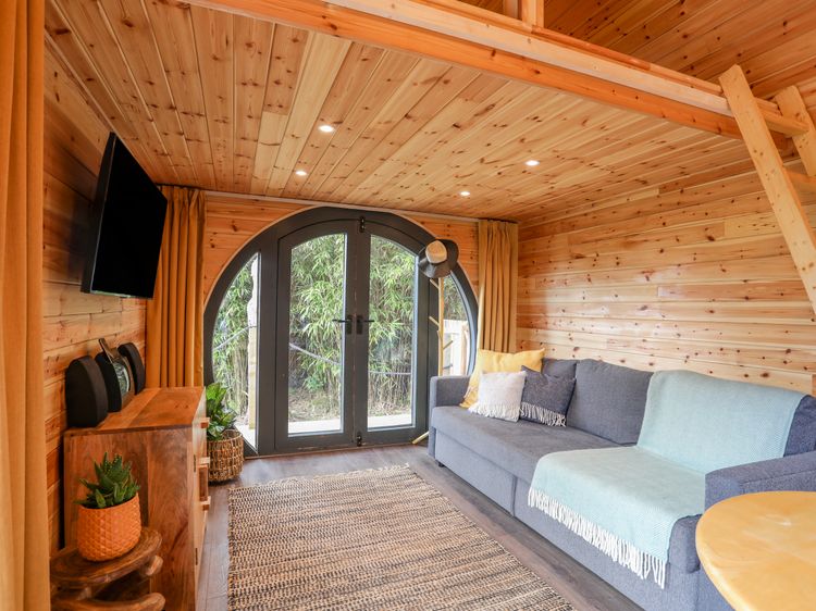 The Hideaway Pod, listing photograph 7