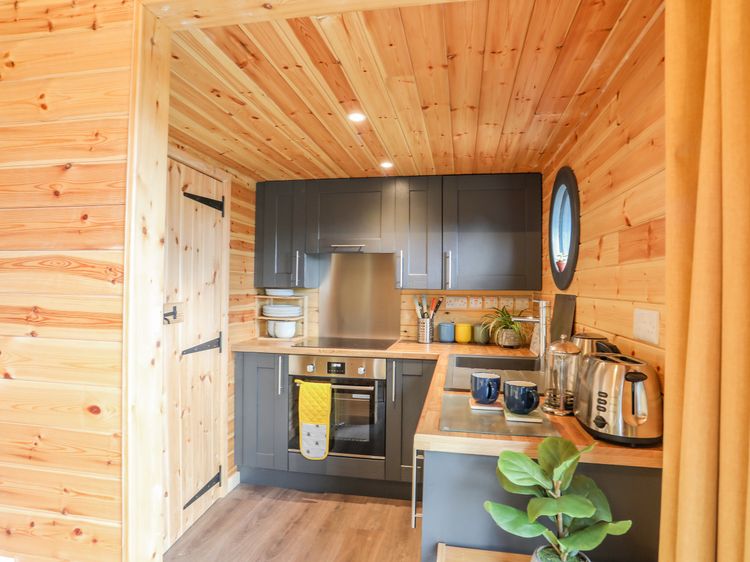 The Hideaway Pod, listing photograph 9