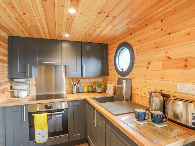 The Hideaway Pod, listing photograph 10