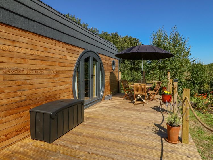 The Hideaway Pod, listing photograph 3