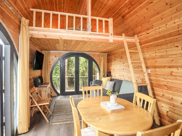 The Hideaway Pod, listing photograph 5