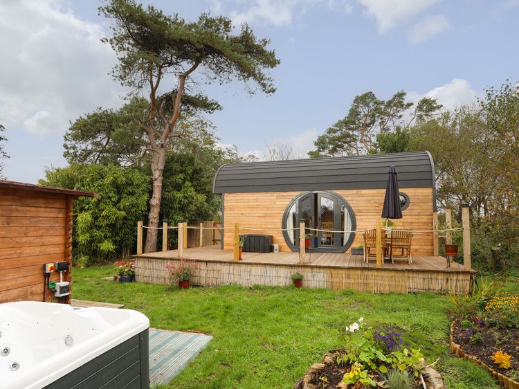 The Hideaway Pod, listing photograph 2
