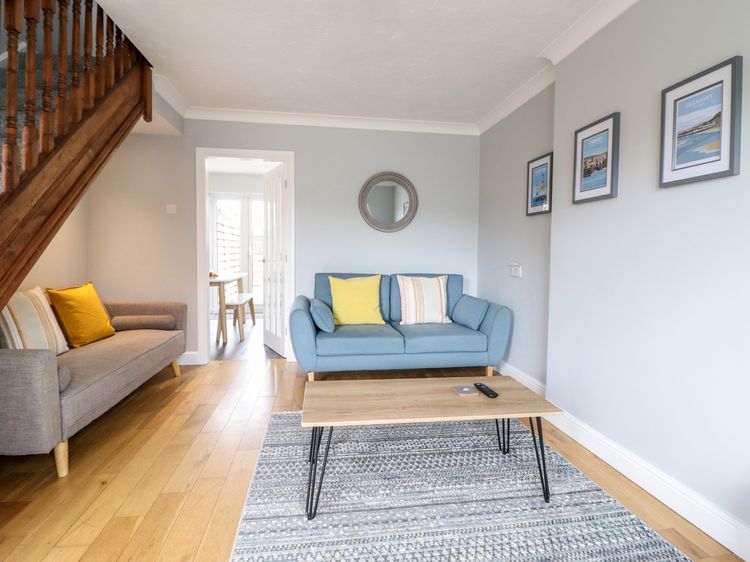 4 Plas Newydd, listing photograph 2