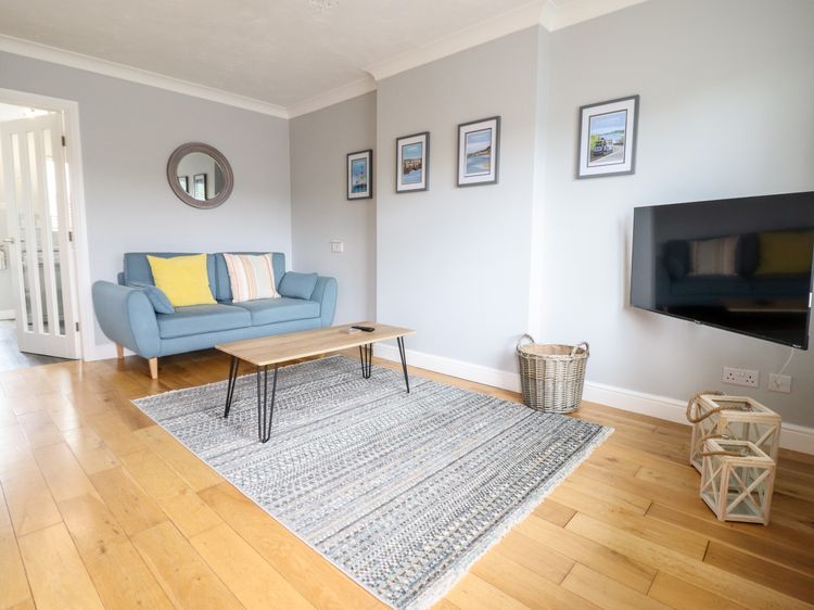 4 Plas Newydd, listing photograph 3