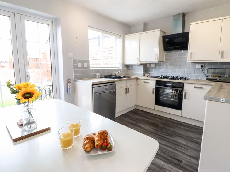 4 Plas Newydd, listing photograph 10
