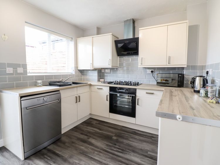 4 Plas Newydd, listing photograph 11
