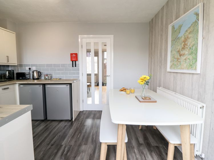 4 Plas Newydd, listing photograph 12