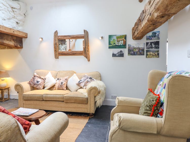 Ty Newydd Uchaf, listing photograph 4