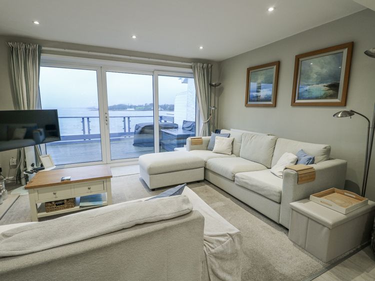 White Sails, listing photograph 4