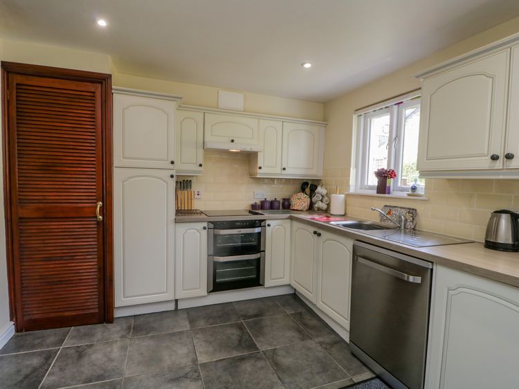 Anniversary Cottage, listing photograph 11