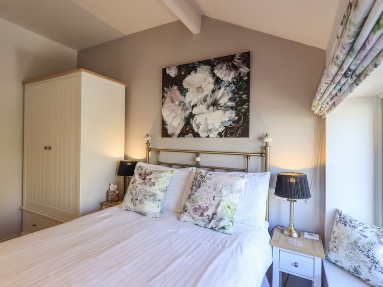 Cringol Cottage, listing photograph 8