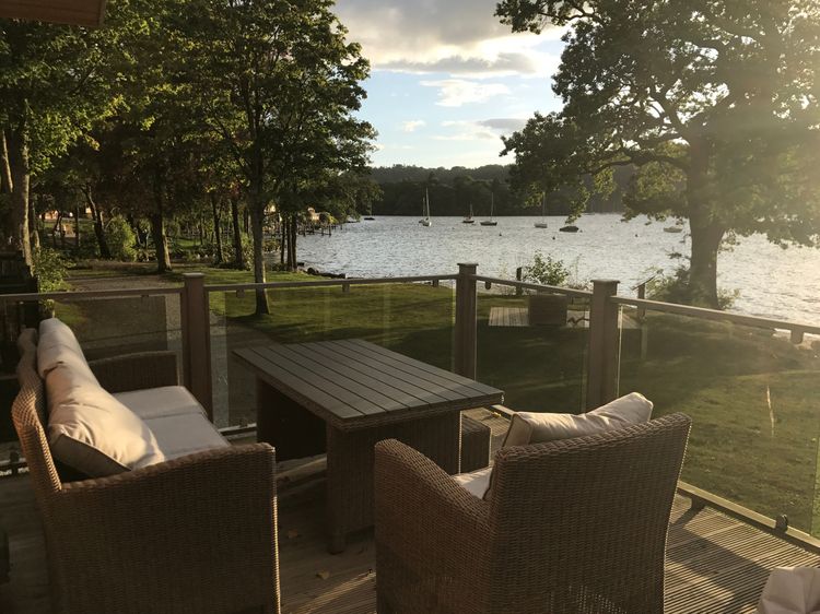 Loubi's Lakeside Lodge, listing photograph 5