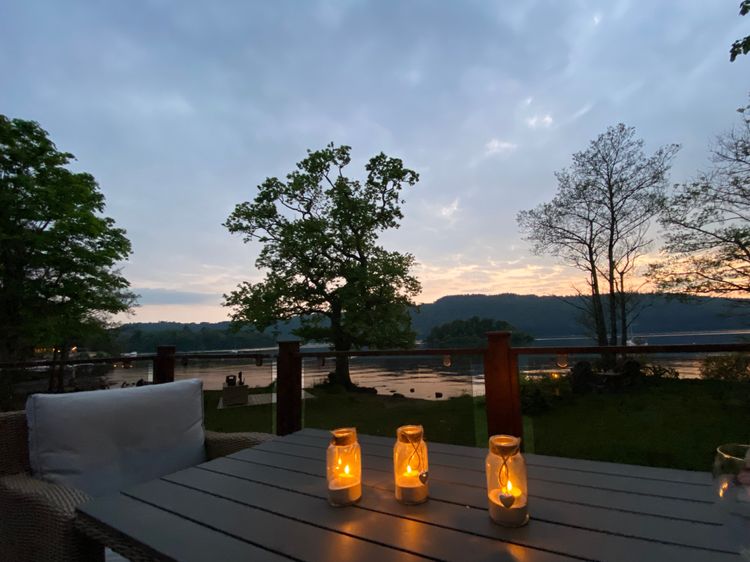 Loubi's Lakeside Lodge, listing photograph 6