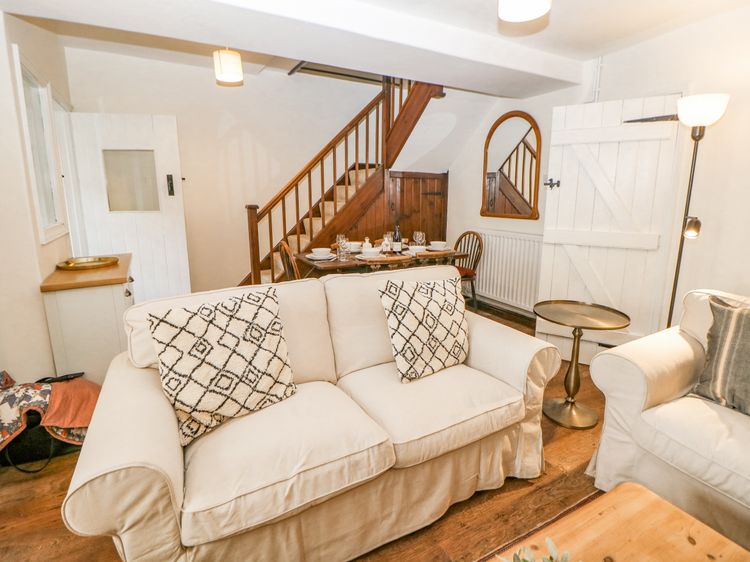 Hunters Cottage, listing photograph 4