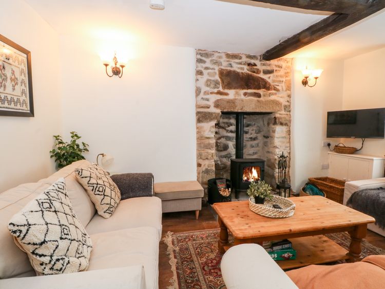 Hunters Cottage, listing photograph 2