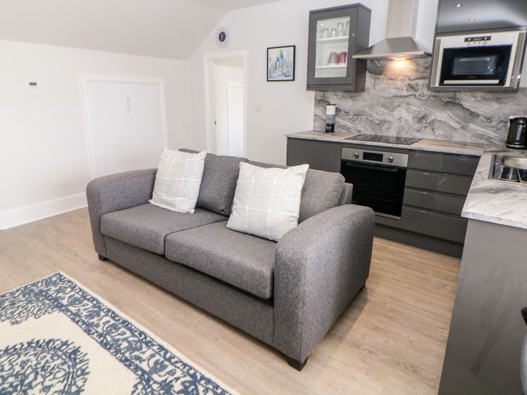 Sunshine Apartment, listing photograph 3