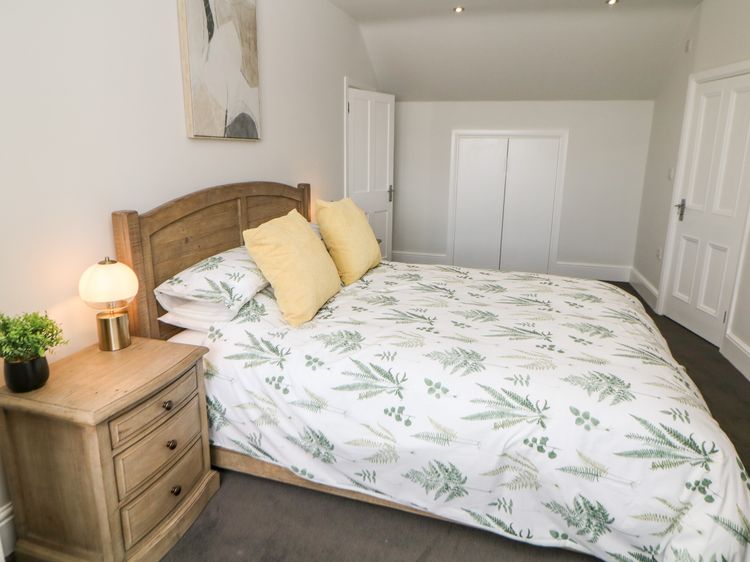 Sunshine Apartment, listing photograph 11