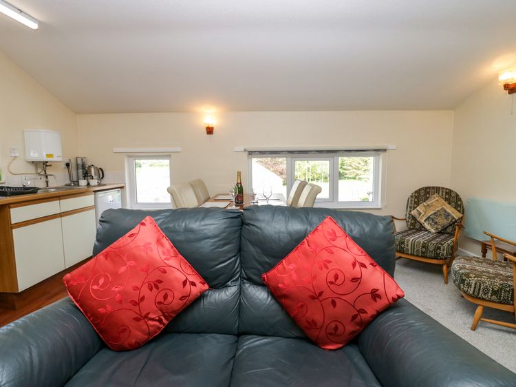 Newfield Apartment 1, listing photograph 7