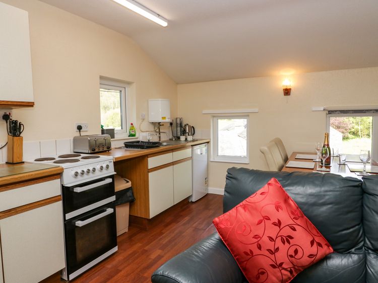Newfield Apartment 1, listing photograph 12