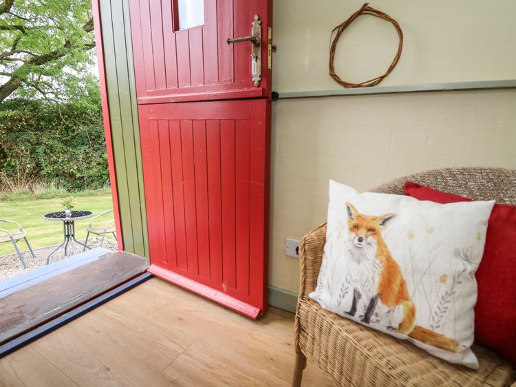Sweet Briar Shepherds Hut, listing photograph 6