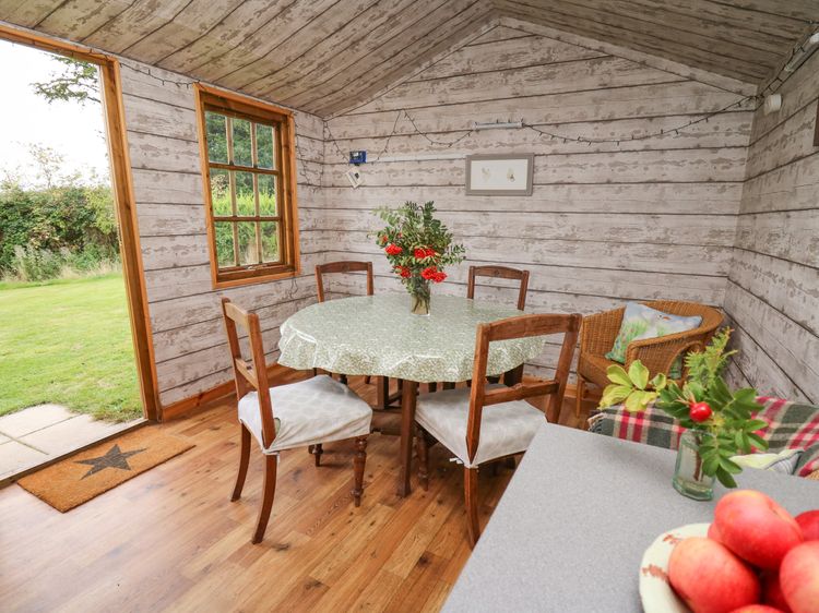 Sweet Briar Shepherds Hut, listing photograph 10