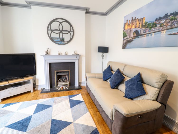 Owen Villa, listing photograph 4