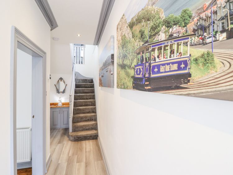 Owen Villa, listing photograph 8