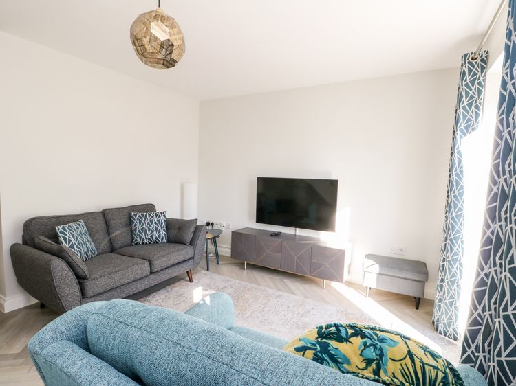 3 Trem Y Dolydd, listing photograph 5