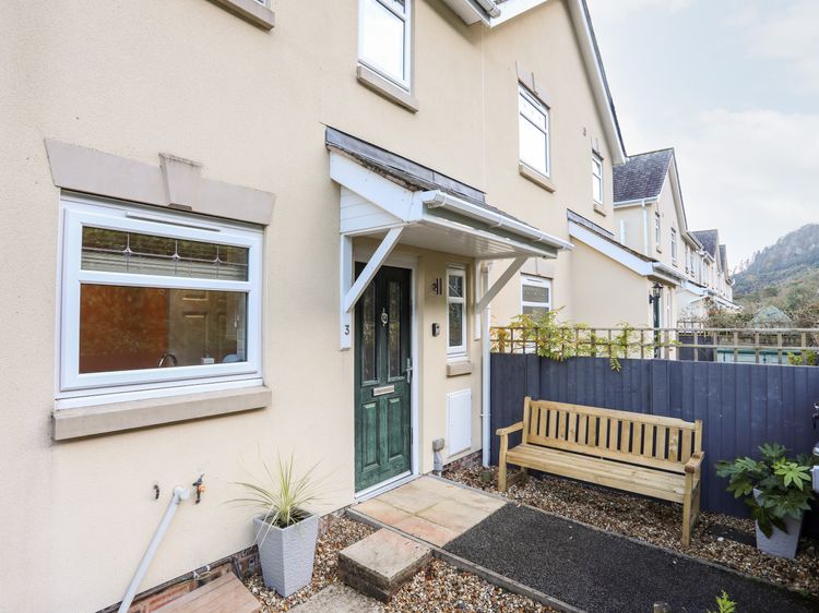 3 Trem Y Dolydd, listing photograph 3