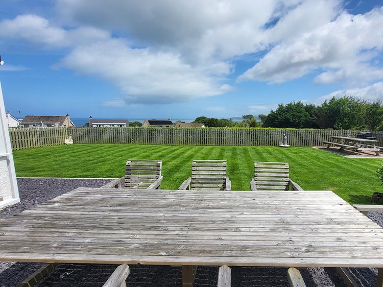 Top Of The Lane Luxury Holiday Apartment, listing photograph 8