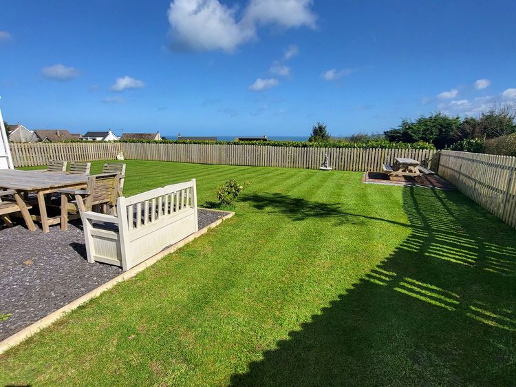 Top Of The Lane Luxury Holiday Apartment, listing photograph 9