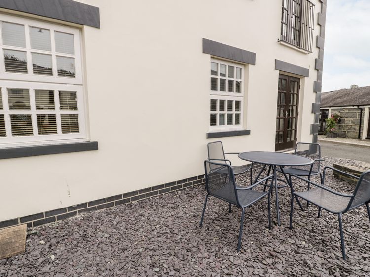 Whistle Stop Apartment, listing photograph 3
