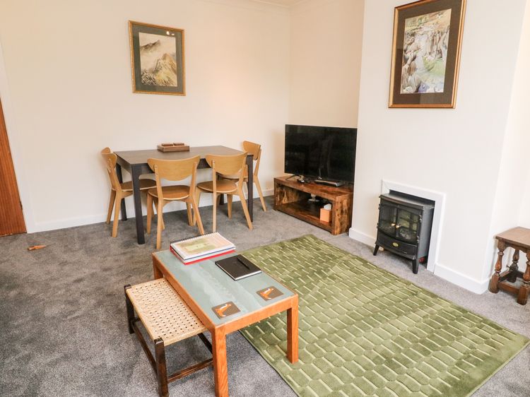 8 Oaks Field, listing photograph 6