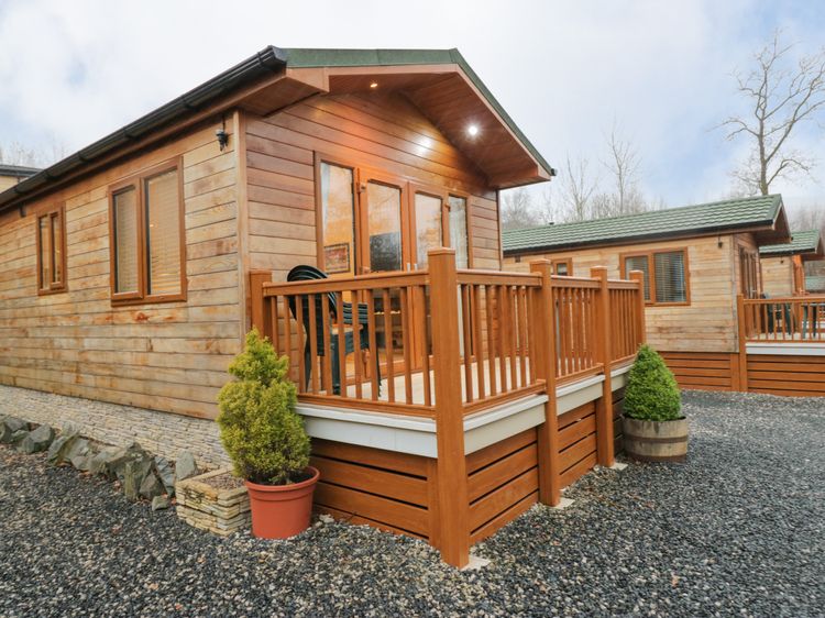 8 Woodlands, listing photograph 2