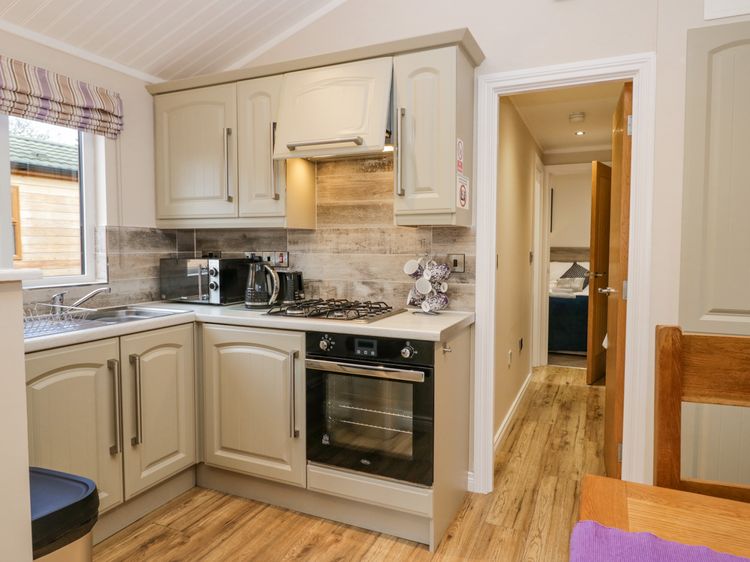 8 Woodlands, listing photograph 8