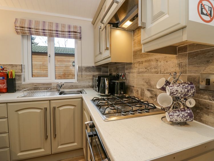 8 Woodlands, listing photograph 9