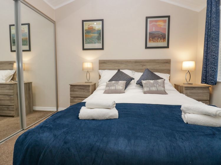 8 Woodlands, listing photograph 10