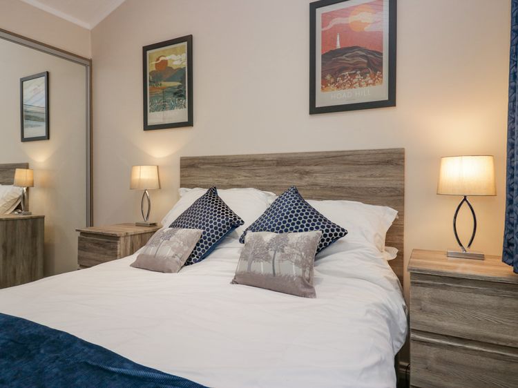 8 Woodlands, listing photograph 11