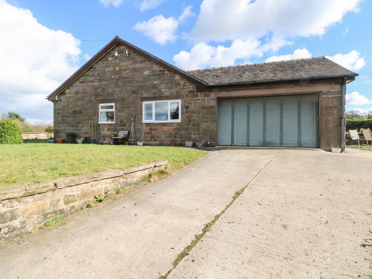 Hawksbridge Bungalow, listing photograph 2