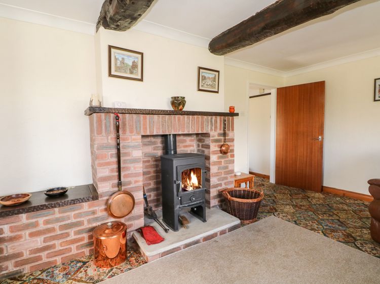 Hawksbridge Bungalow, listing photograph 6