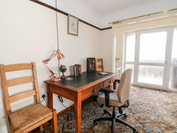 Hawksbridge Bungalow, listing photograph 7