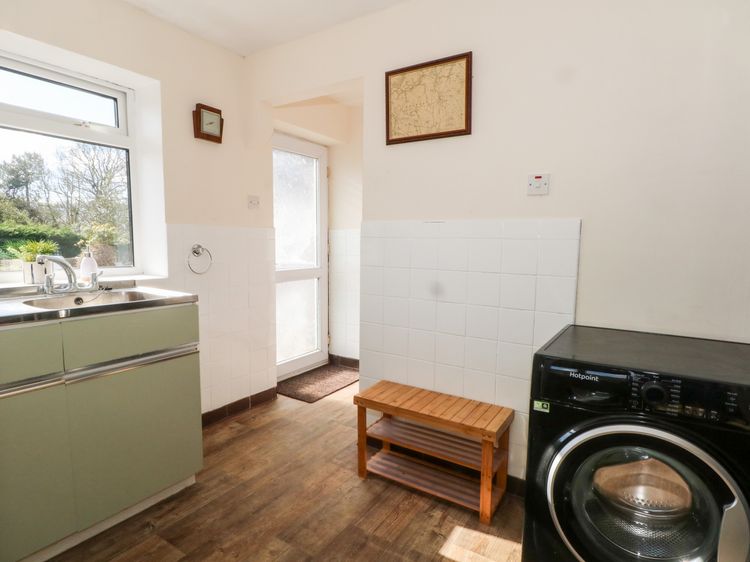 Hawksbridge Bungalow, listing photograph 11
