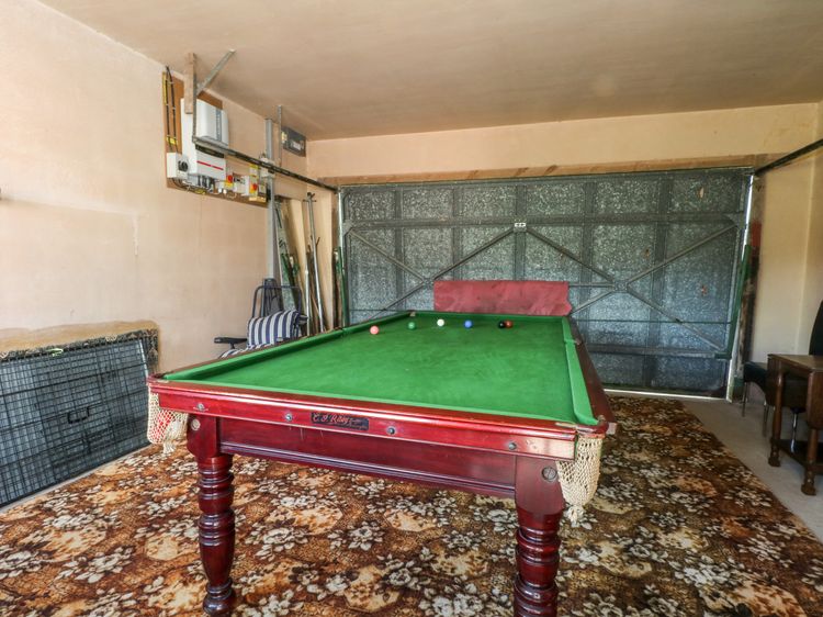 Hawksbridge Bungalow, listing photograph 12