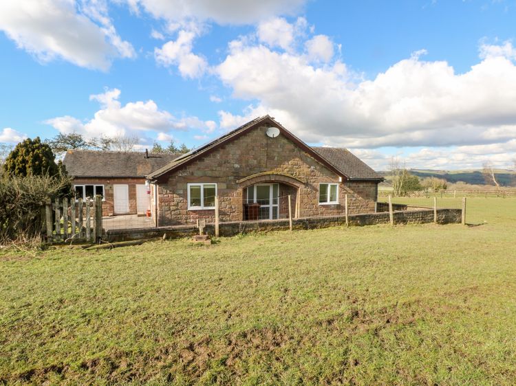 Hawksbridge Bungalow, listing photograph 3