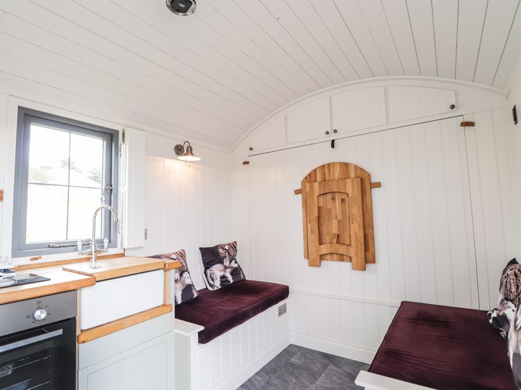 Shepherds Hut, listing photograph 4